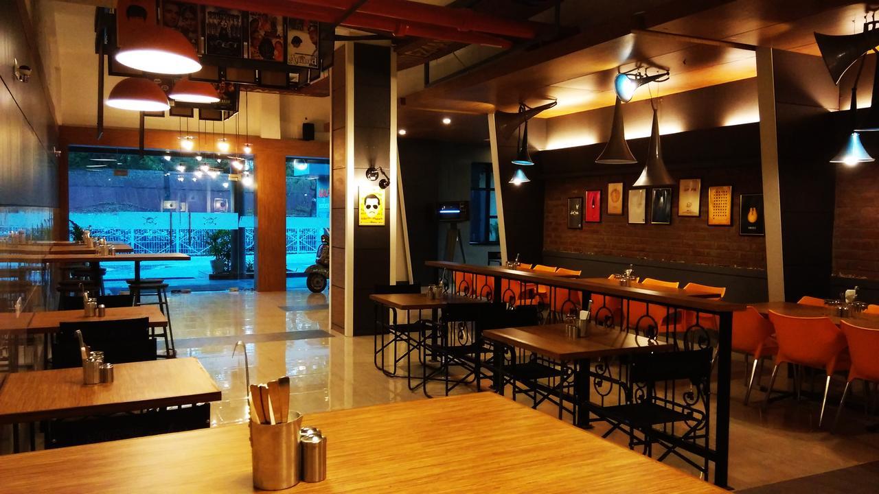호텔 폴로 맥스 자발푸르 외부 사진